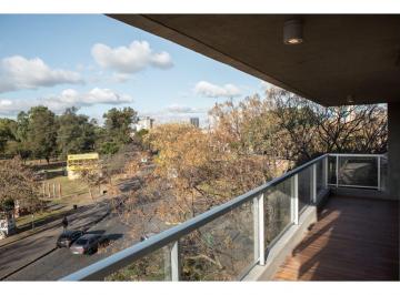 Balcón corrido vista desde el dormitorio · Alquiler de Hermoso Piso de 4 Ambientes – Frente a Parque Saavedra