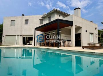Casa · 276m² · 6 Ambientes · 3 Cocheras · Casa en Alquiler Anual La Caballeriza - Cuan Propiedades