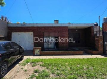 Casa · 135m² · 4 Ambientes · 1 Cochera · Casa en Venta en Moreno, G. B. a. Zona Oeste, Argentina