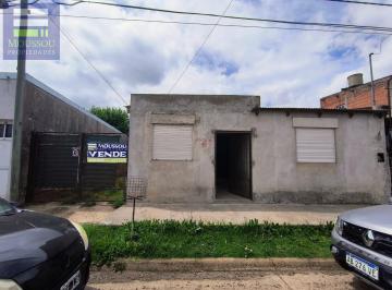 Casa · 130m² · 4 Ambientes · 2 Cocheras · Casa en Venta Sobre Calle 10 de Junio Entre Calle Bozano y Hernandez