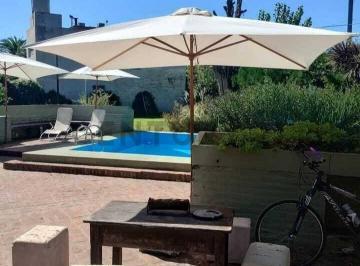 Casa · 130m² · 5 Ambientes · Casa de 3 Dorm. en Venta en Parque Sicardi