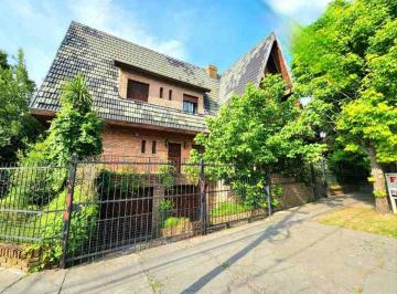 Casa de 5 ambientes, Morón · Chalet en Venta en Castelar Norte
