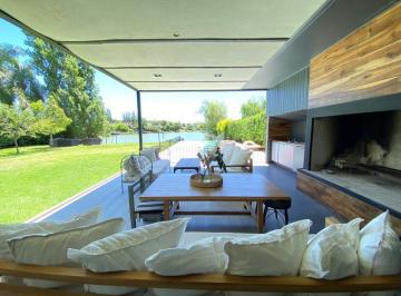 Casa · 370m² · 4 Dormitorios · 5 Cocheras · Casa Barrio Santa Barbara