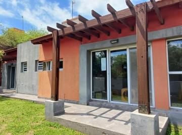 Casa · 94m² · 5 Ambientes · 1 Cochera · Casa Céntrica Hermosa 3 Dorm. 2 Baños!