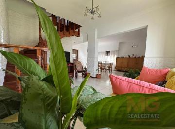Casa · 330m² · 6 Ambientes · 4 Cocheras · Venta de Casa un Extra - Ituzaingó