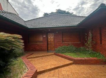 Casa de 4 ambientes, Morón · Venta de Casa de Cuatro Ambientes con Cochera y Quincho en Ramos Mejía