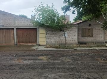 Casa de 9 ambientes, Cipolletti · En Uso Actualmente.