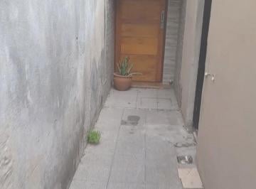 Casa · 40m² · 5 Ambientes - NA Propiedades · Dpto de Pasillo un Dormitorio Semiamueblado