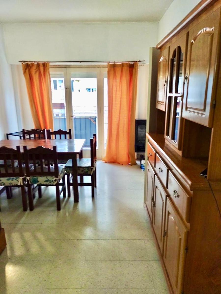 Venta departamento de dos ambientes en 5to piso con balcón a la calle