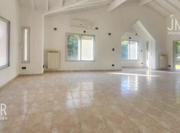 Living Comedor · Casa en Campo Grande | 3 Dorm. | Lote 900 m² y Excelente Calidad