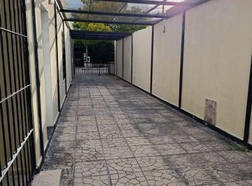 Casa de 2 ambientes, Córdoba · B° Ayacucho - Casa en Alquiler