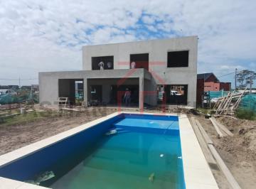 Casa · 165m² · 4 Ambientes · 3 Cocheras · Casa a La Laguna Sobre Lote 1.000 m²