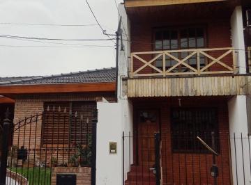 Casa de 5 ambientes, Tres de Febrero · Triplex con Cochera - Dueño Directo - Financiación / Permuta