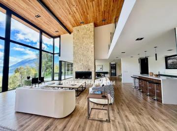 Casa · 557m² · 8 Ambientes · 4 Cocheras · Casa - Montaña