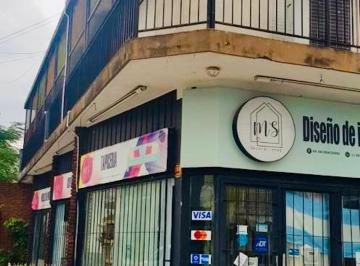 Local comercial de 5 ambientes, La Matanza · Lote en Esquina 240 m² con 3 Locales + Loft –ideal Desarrolladores / Oportunidad