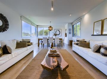 Casa · 420m² · 9 Ambientes · 2 Cocheras · Excelente Diseño y Calidad en La Pankana - Casa, Quincho y Pileta