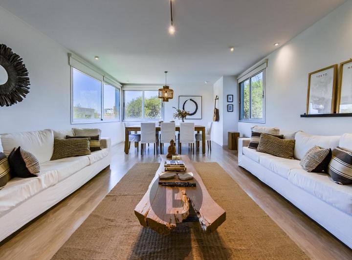 Casa · 420m² · 9 Ambientes · 2 Cocheras