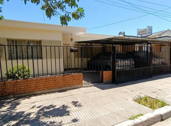 Casa · 130m² · 9 Ambientes