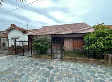 Casa · 171m² · 3 Ambientes · 2 Cocheras · Venta Casa 3 Ambientes Parque Luro con Parque, Pileta y Quincho