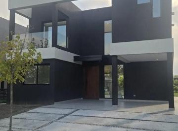 Casa · 237m² · 5 Ambientes · 2 Cocheras · Casa en Venta en Araucarias, Puertos, Escobar