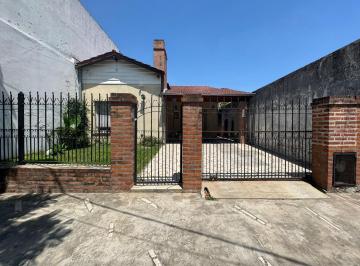 Casa · 180m² · 4 Ambientes · 2 Cocheras · Casa - 4 Ambientes - Merlo Centro