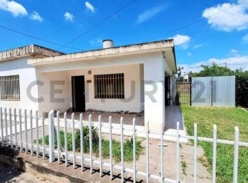 Casa · 174m² · 5 Ambientes · 1 Cochera · Oportunidad Para Renovar y Crear El Hogar Que Imaginas