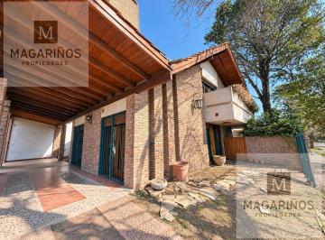 Casa · 200m² · 5 Ambientes · 2 Cocheras · Venta Casa - Enrique Guardamarina Py 598 - Adrogue