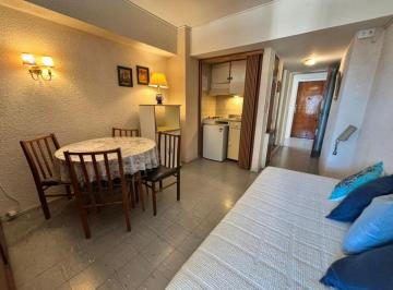 Departamento de un ambiente con vista lateral al mar a la venta ubicado a metros · 1 Amb con Vista Lateral Abierta Al Mar Sobre Av 23, Baño y Cocina Semi Refaccionadas.