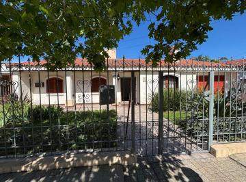 Casa · 213m² · 3 Cocheras · Vend0 Casa Argüello 3 Dor 1 en Suite Exc Ubicacion