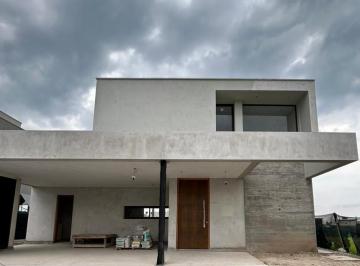Casa · 390m² · 3 Dormitorios · 2 Cocheras · Casa en Alto Verde 3