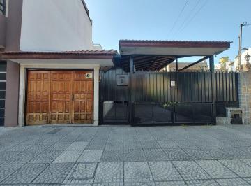 Casa · 200m² · 5 Ambientes · 2 Cocheras · Casa 5 Ambientes en Venta con Patio y Cochera - Wilde Avellaneda