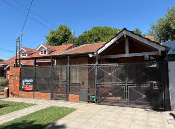 Casa de 3 ambientes, Almirante Brown · Chalet en Venta