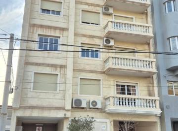 Departamento · 5 Ambientes · 1 Cochera · Departamento de 3 Dormtiorios, Uno con Baño en Suite, Living Comedor, Cocina, Balcón, Vista Frente,
