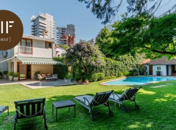 Casa · 350m² · 5 Ambientes · 8 Cocheras · Espectacular Casa Hecha a Nuevo Sobre Lote de 859 m² a La Venta en Martínez, Al Río.