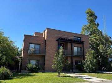 Casa · 360m² · 1 Cochera · Casa en Venta en Senderos 1, Pilar, G. B. a. Zona Norte