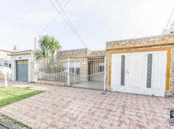 Casa · 140m² · 4 Ambientes · 4 Cocheras · Casa 4 Ambientes en Venta en Villa Luzuriaga
