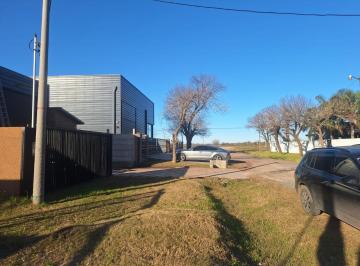 Casa · 125m² · 4 Ambientes · 2 Cocheras · Casa en Roldan con Pileta 3 Dorm.