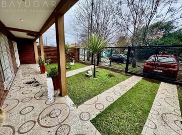 Casa · 71m² · 3 Ambientes · Venta Casa 3 Amb con Jardin en del Viso - con Cochera