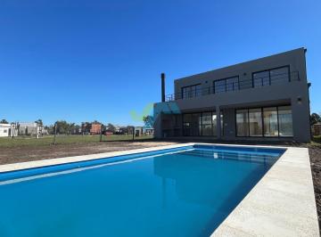 Casa · 220m² · 5 Ambientes · 2 Cocheras · Casa en Venta en Santa Lucia, Pilar del Este, Pilar