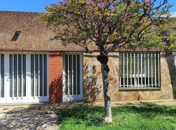 Casa · 114m² · 5 Ambientes · 1 Cochera · Casa 2 Dorm. - Arevalo 6600 - Ludueña Rosario | Venta