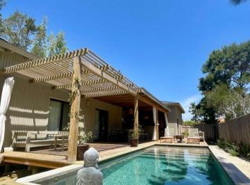 Casa · 210m² · 6 Ambientes · Calle Exeter y Bartolomé Hidalgo, La Barra