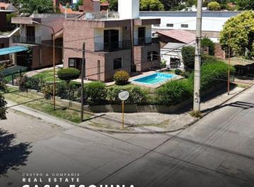 Casa · 174m² · 7 Ambientes · 2 Cocheras · Venta Casa Esquina de 3 Dorm. C/pileta en Bº Costa Azul Sur, Villa Carlos Paz