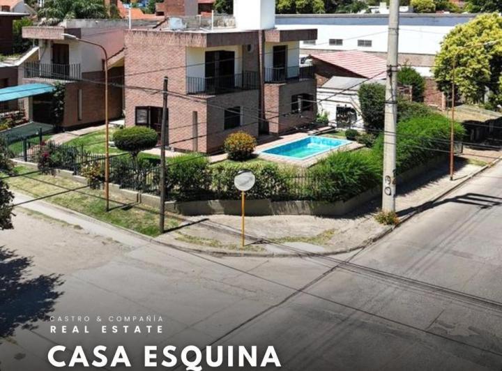 Casa · 174m² · 7 Ambientes · 2 Cocheras