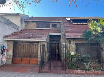 Casa · 240m² · 6 Ambientes · 2 Cocheras · Casa en Lomas de Zamora Este