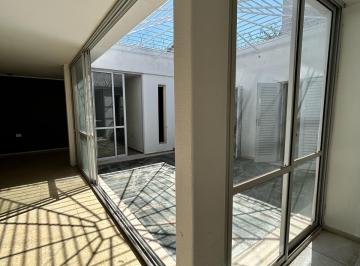 Casa · 195m² · 5 Ambientes · 1 Cochera · Los Espacios de Esta Casa Te Sorprenderan!