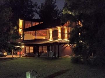Casa · 500m² · Casa Quinta Gral Rodrigrez - Casa de 6 Amb - Quincho con Dorm y 2 Baños - Pileta