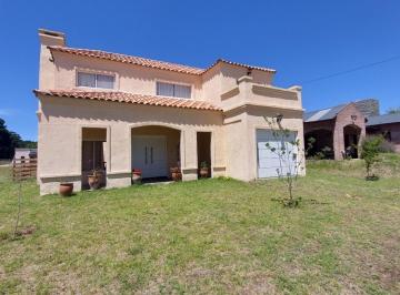 Casa · 160m² · 5 Ambientes · 2 Cocheras · Casa en Venta - 4 Dorm. 3 Baños - Costa del Este