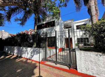 Casa · 438m² · 5 Ambientes · 3 Cocheras · Casa de Categoria en Venta