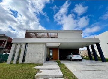 Casa · 192m² · 4 Ambientes · 2 Cocheras · Casa en Riberas Puertos del Lago Escobar