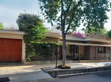 Casa · 166m² · 3 Dormitorios · 2 Cocheras · Casa en Venta